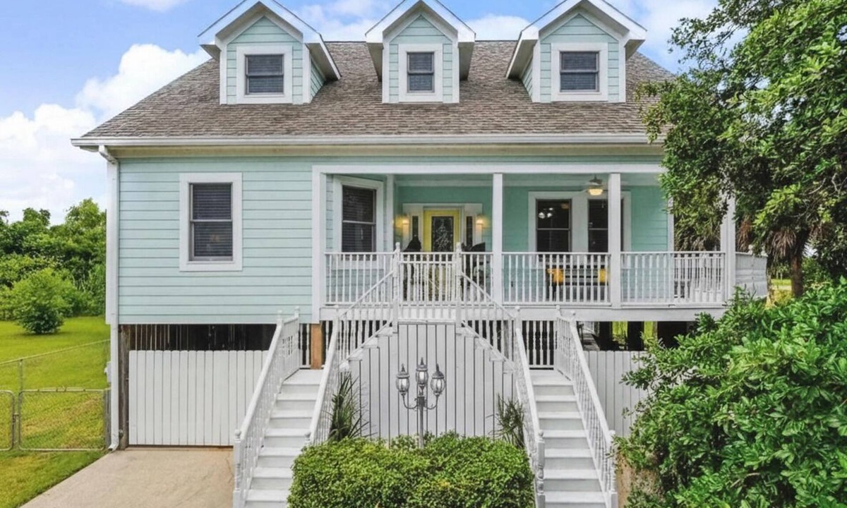 Waveland House | Life's A Beach 3BR 3BA Beach House