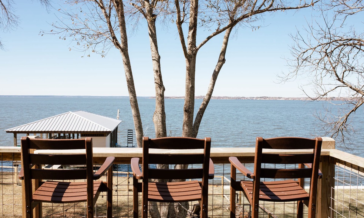 West Livingston House | Livingston Lakefront Family Retreat - Where Memories Meet the Lake