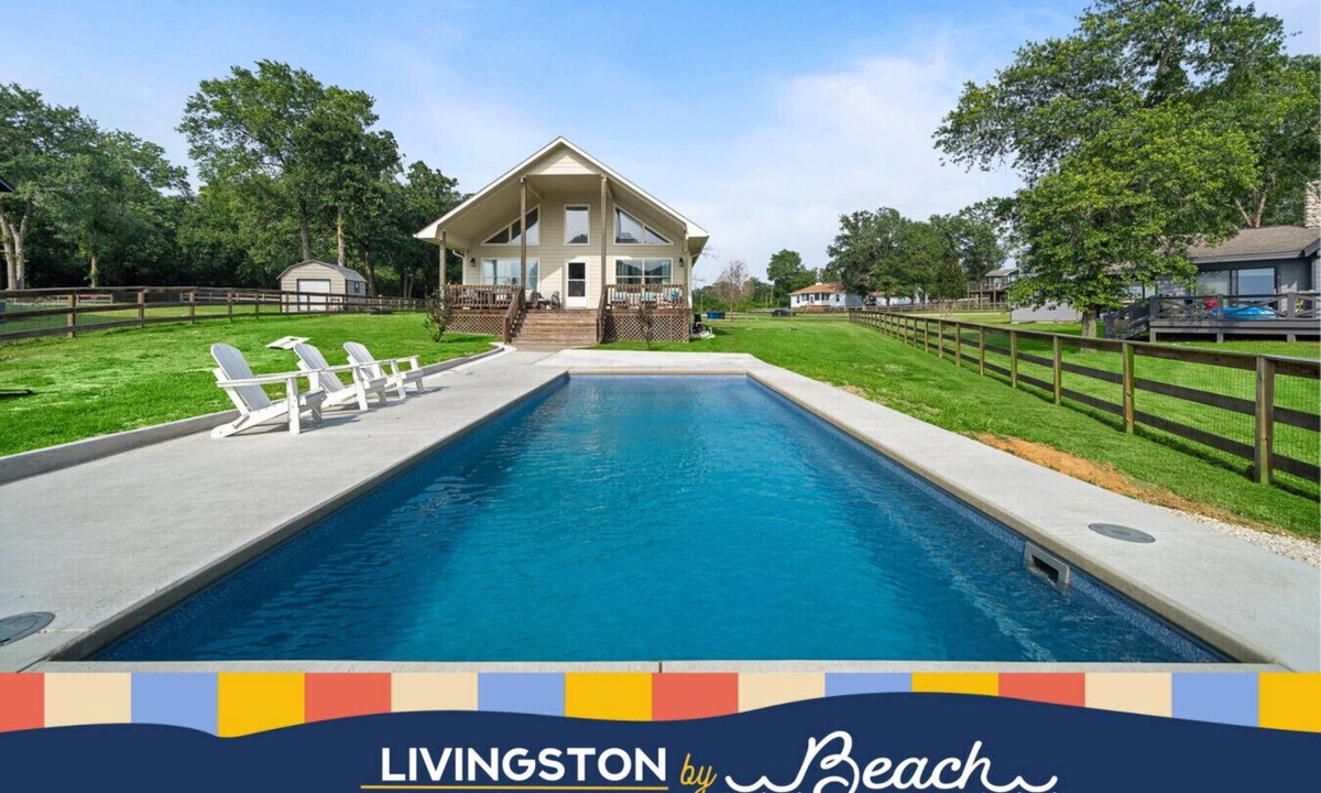 West Livingston House | Livingston Landing: Pool, Games & Lake Views