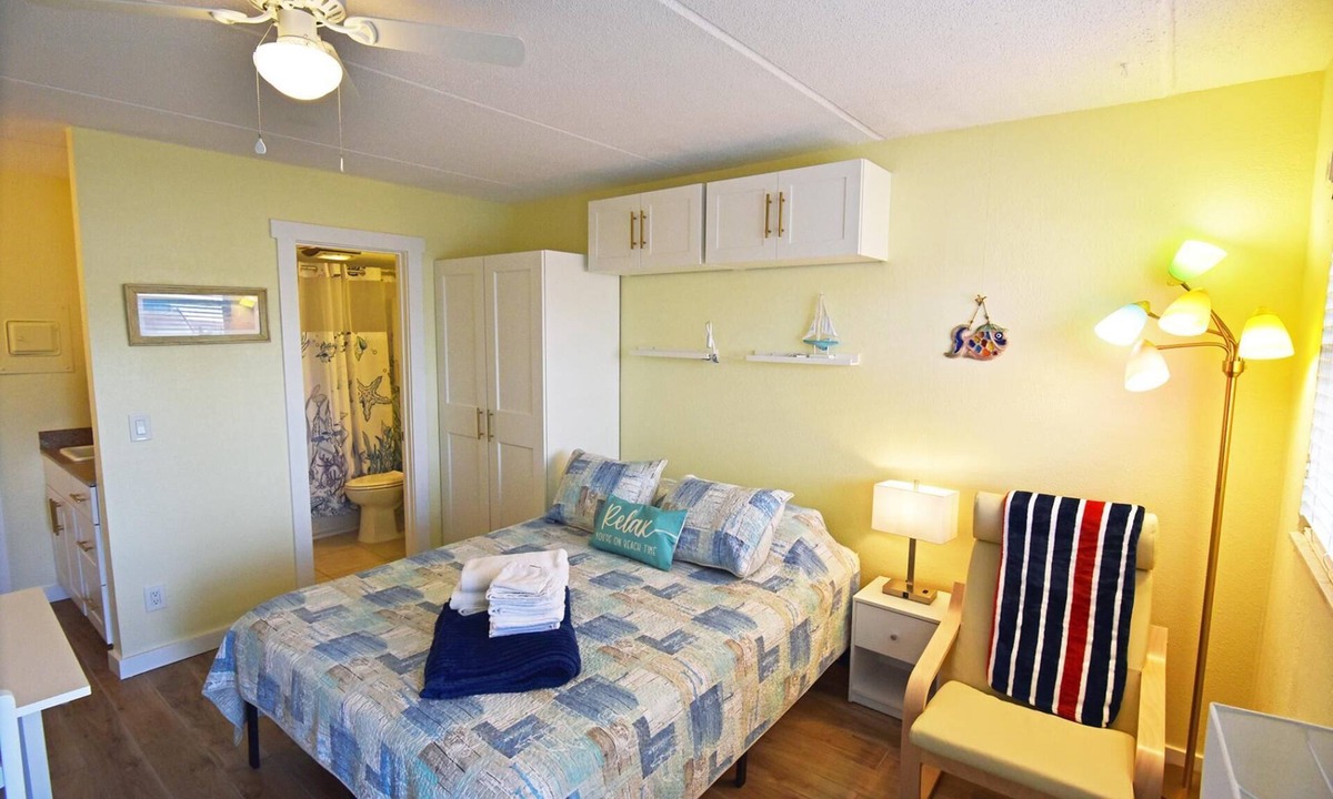 Golden Beach Condo | LOCATION! Cute Venice Villa 2 min walk to beach