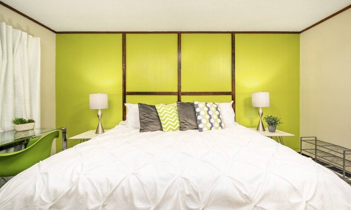 Pineville Apartment | Long Stay Near D.T King Bed Smart TV Pets W/D