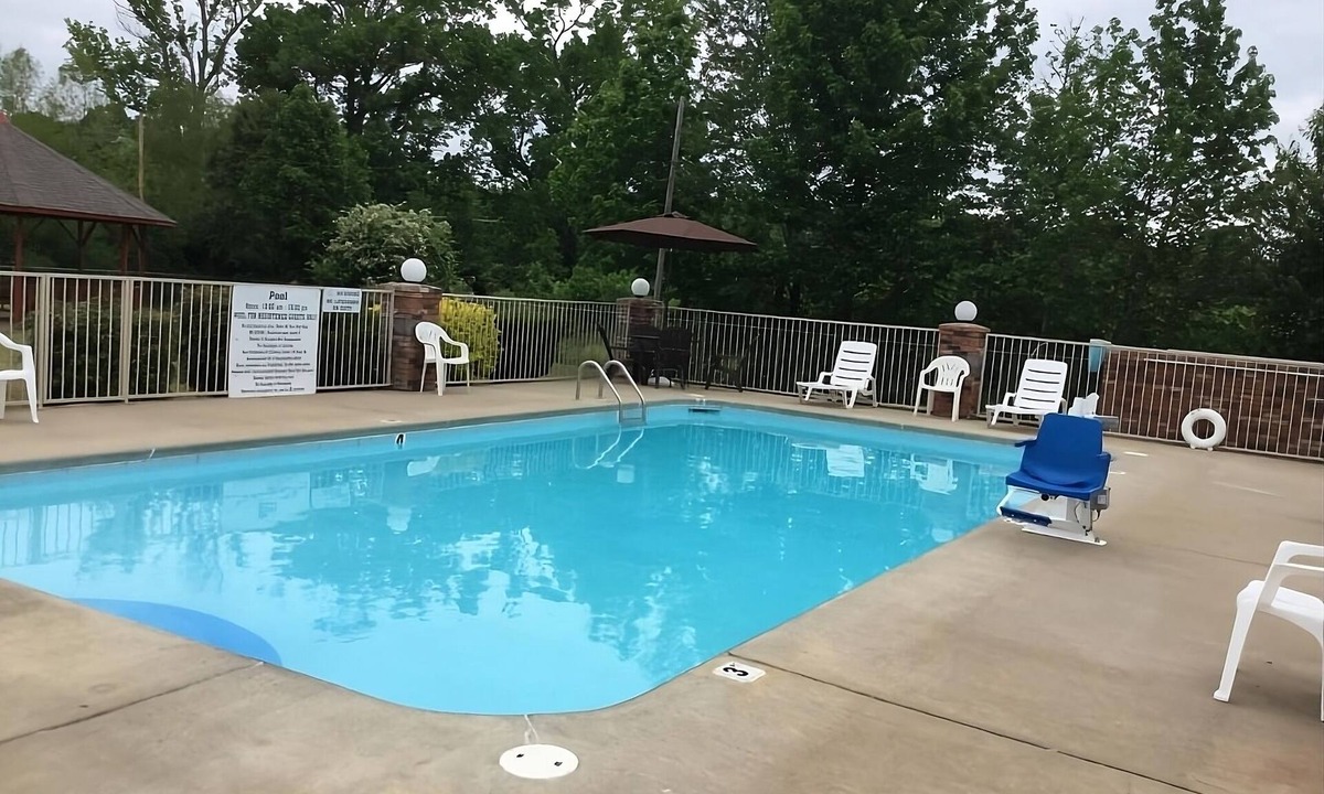 Cabot House | Look No Further! 4 Relaxing Units, Free Parking & Breakfast, Near Library Park