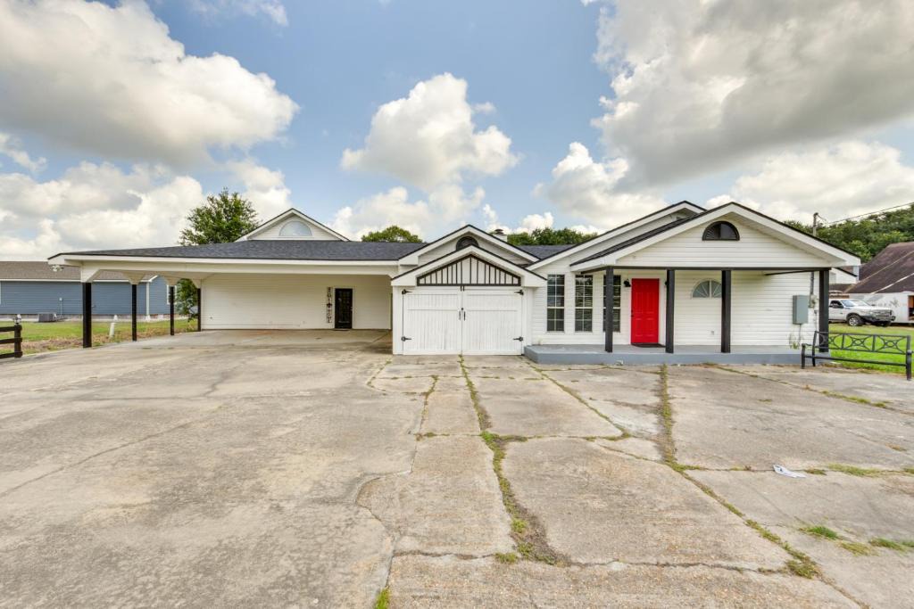 Lacassine House | Louisiana Group Retreat! Dual Units Near Hunting