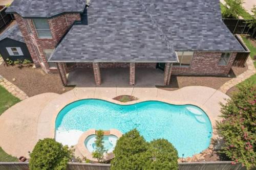 Allen House | Lovejoy Serenity - Amazing pool, Games, Movie Room