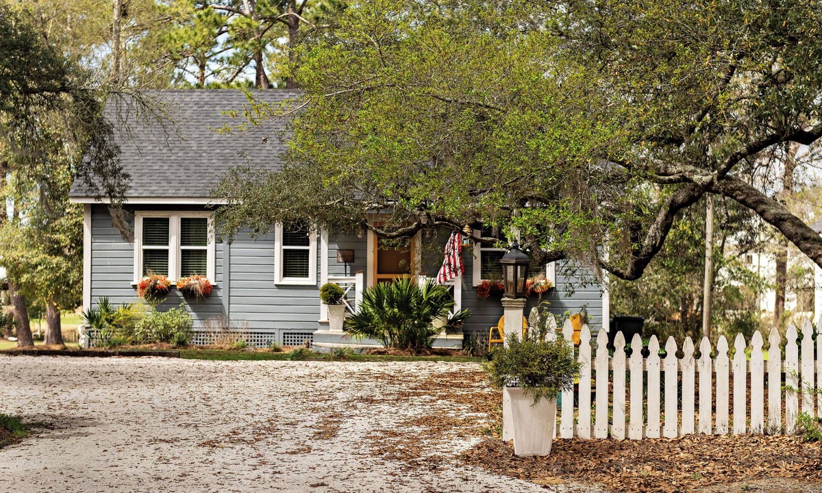 Foley Cottage | Lovely 2-bedroom waterfront cottage with many outdoor activities and charm