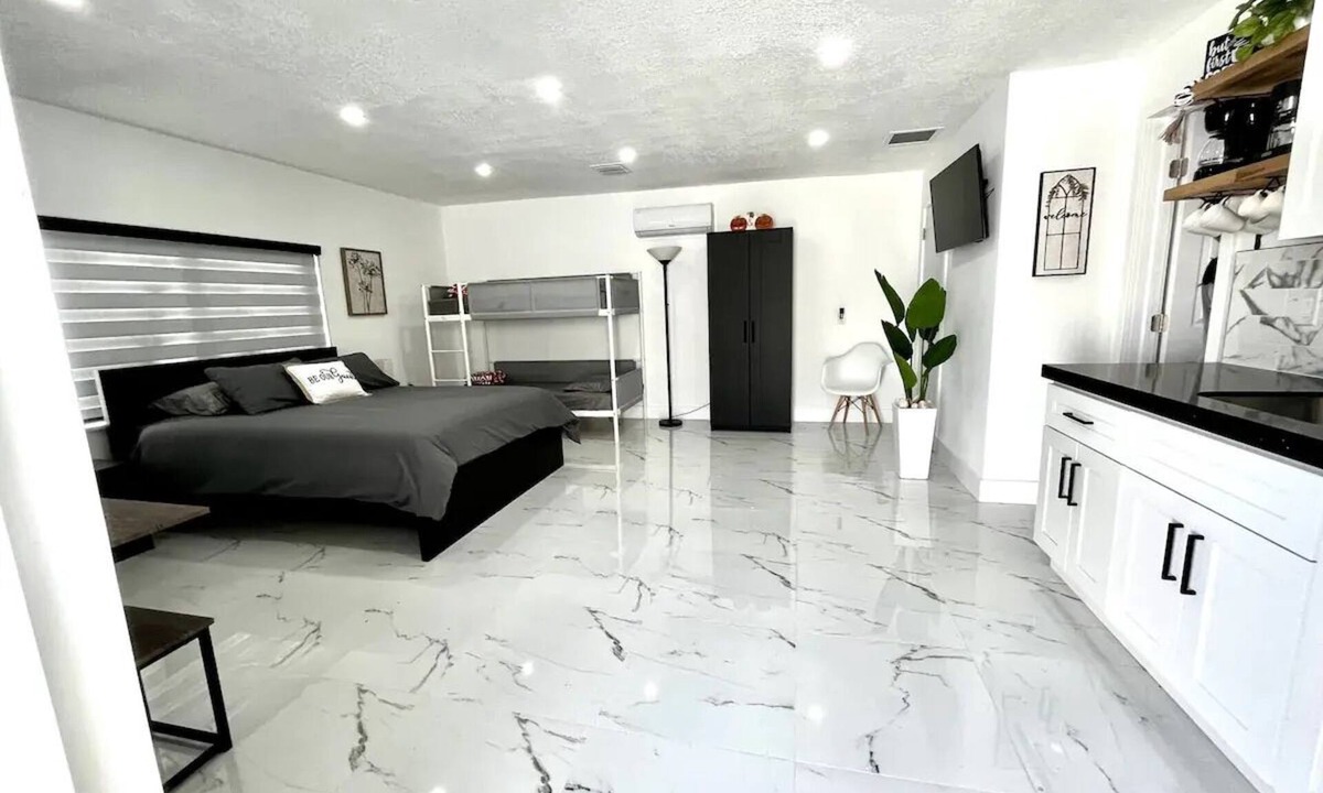 Ludlam Bed & Breakfast | Lovely and private studio centrally located.