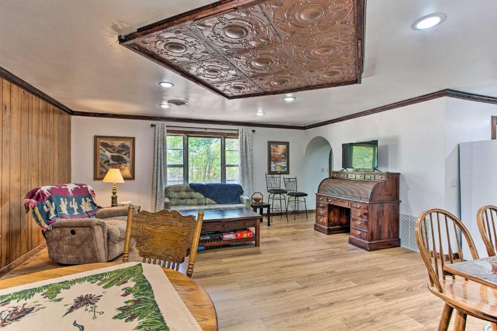 Atoka House | Lovely 'Anna Fink House' w/Patio & Fire Pit