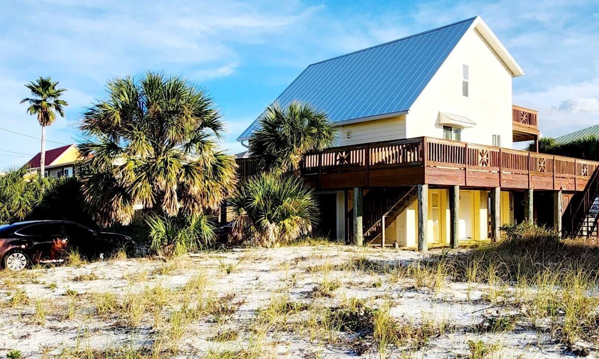 Toilla Segunda House | Lovely Beach Getaway ~ Steps To The Beach ~ The Perfect Family Escape!