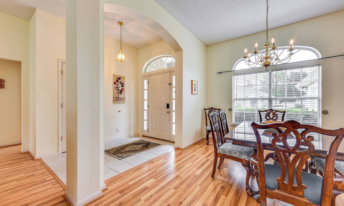 Fernandina Beach Cottage | Lovely Family Home w/Lanai, 6 Mi to Amelia Island