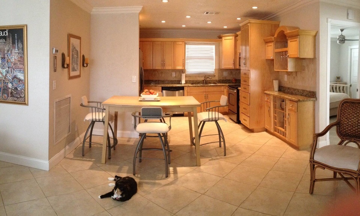 Naples Park Cottage | Lovely Pet Friendly Cottage