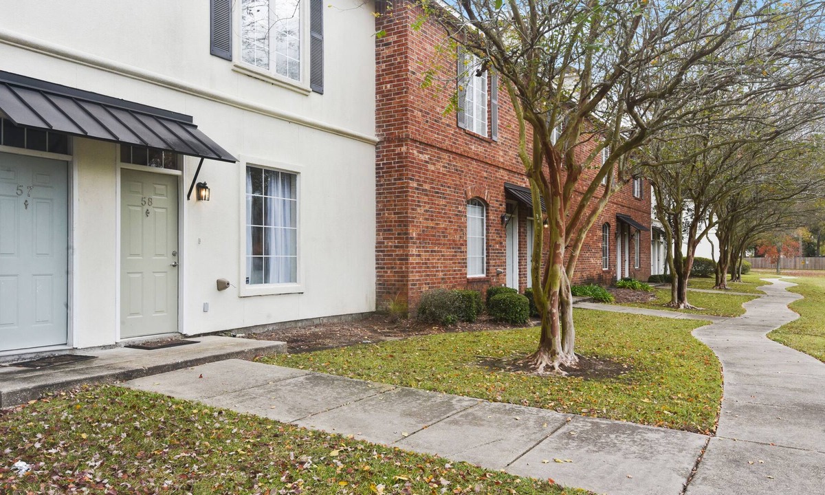 Highlands - Perkins Apartment | LSU Designer Suite|2 Bedroom|Gated|Pool|Hot Tub