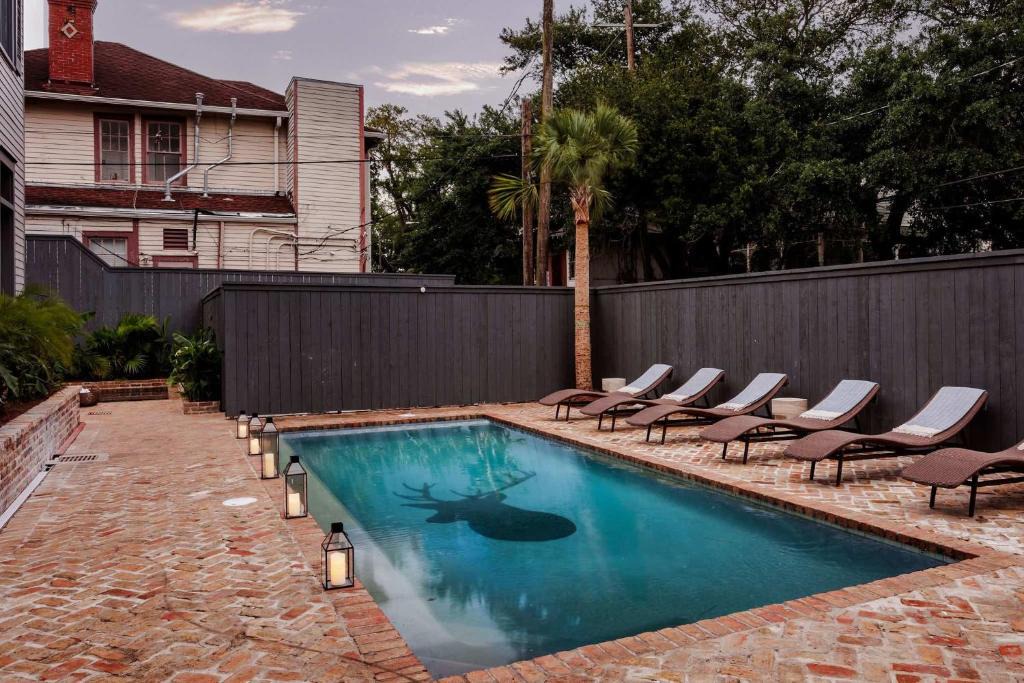 Touro House | Lush Garden District Suite Shared Outdoor Space