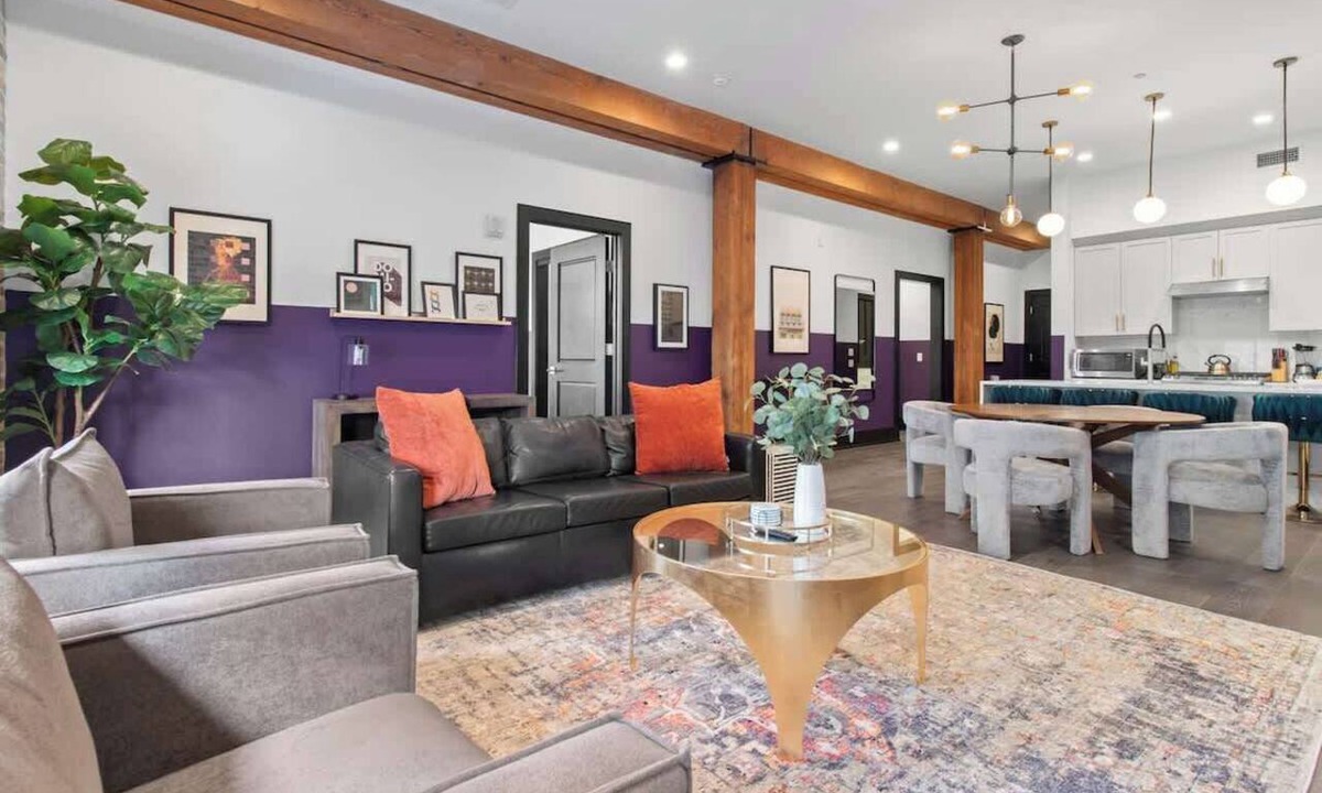 Central Business District Hotel | LUX 4BD/4BA Walk to Dome&French Quarter Hotel