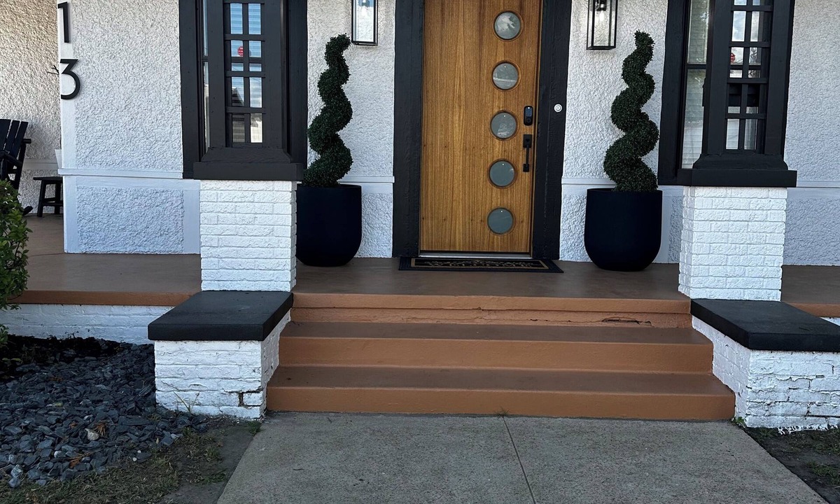Columbus House | Lux House property located in the heart of the historic district of Columbus, MS