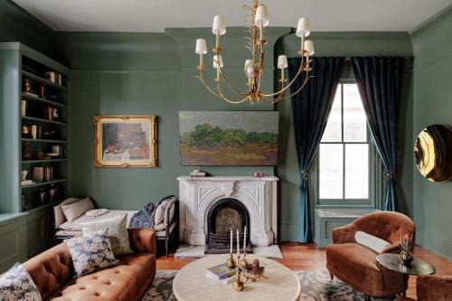 Touro House | Luxe 12-bedroom Garden District Suite Shared Pool