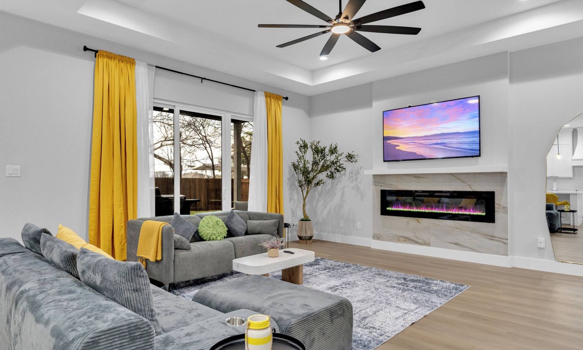 Grand Prairie House | Luxe 4BR/3BA, 3 King Beds—Near AT&T, DFW, Dallas