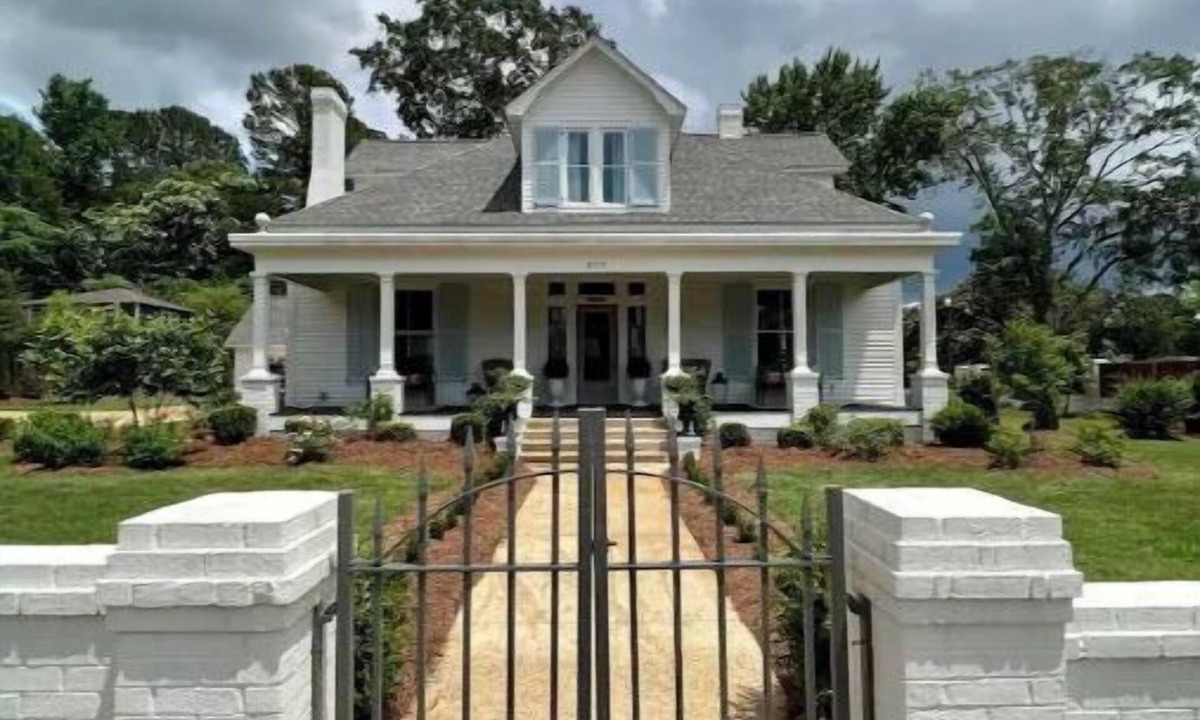 Tupelo House | LUXE Remodel Historic 1 BR in PERFECT location