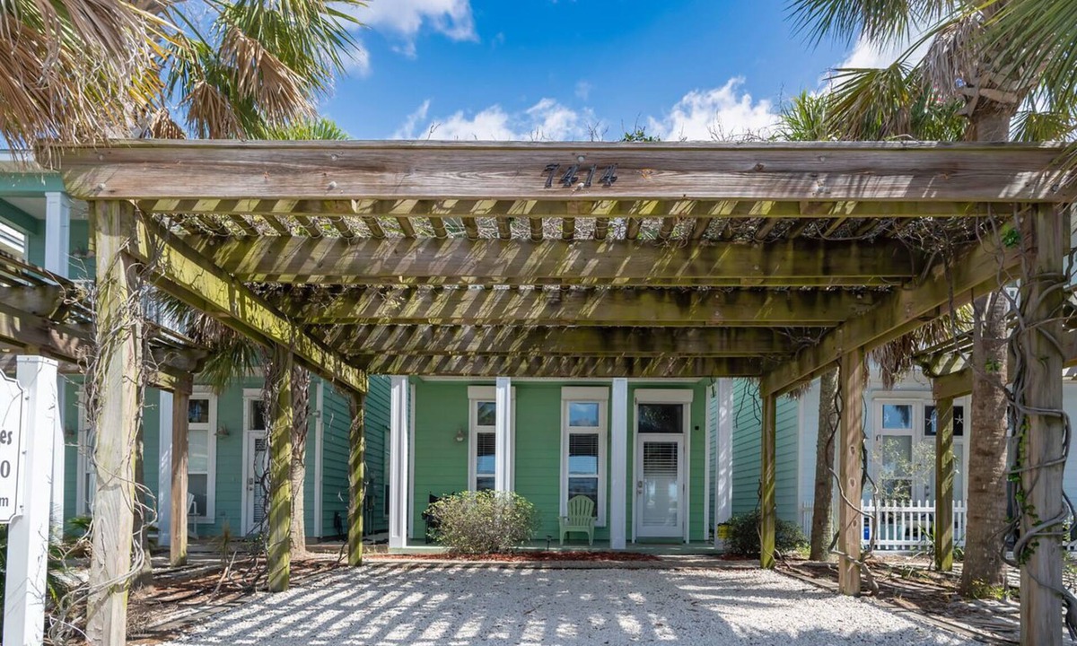 Lagoon Estates House | Luxurious Beachfront Mansion in Panama City Beach with Private Pool upto 16 ppl
