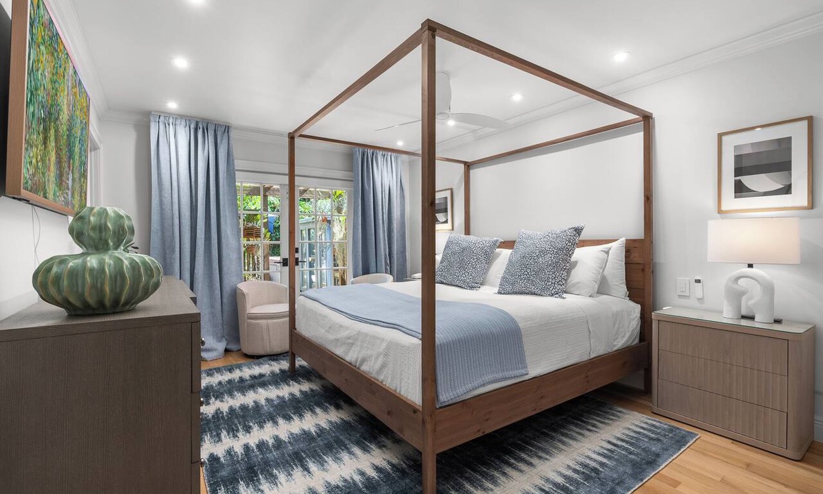 Parker Ridge House | Luxurious Home, Lush Tropical Garden, Heated Pool,Sauna, and Jacuzzi!