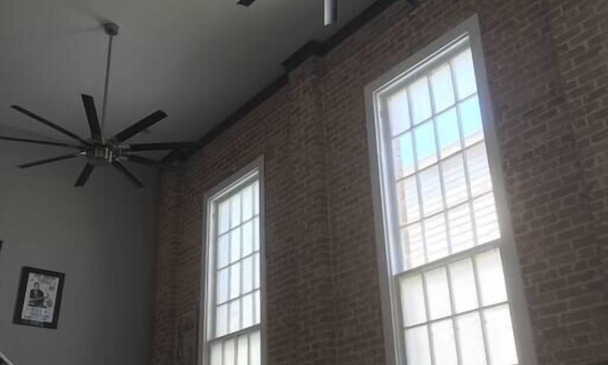 Algiers Point House | Luxurious Loft In Historic Building