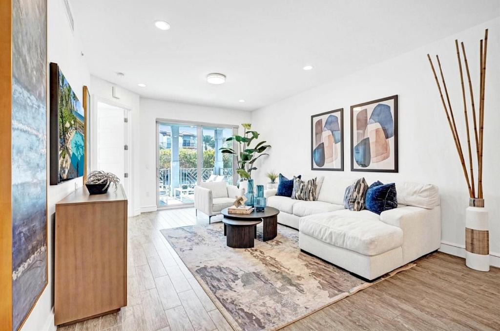 Lauderdale-by-the-Sea Apartment | Luxury 2 Bedroom Villa Near Beach and Ocean Views