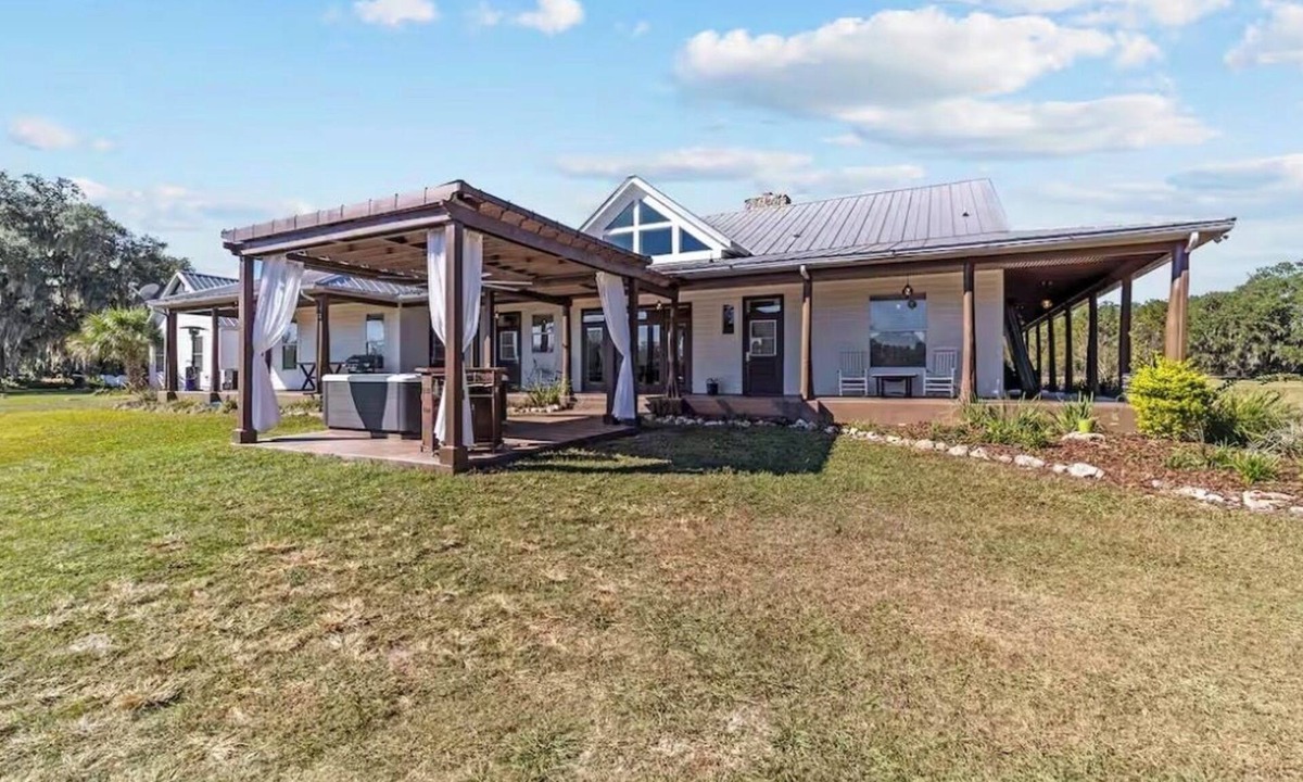 Reddick Other | Luxury 25-Acre Ranch Estate Sleeps 16 Hot Tub Sauna Private Retreat near WAC