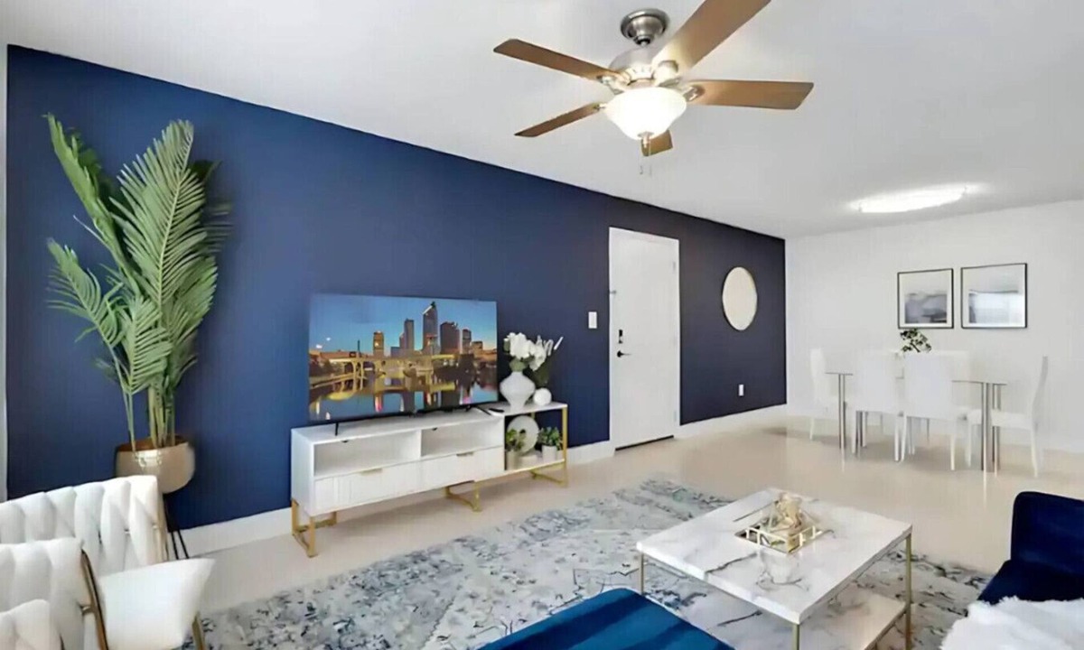 SoHo Apartment | Luxury 2BR Oasis Steps From Bayshore - Resort Style Pool, Gym and Free Parking