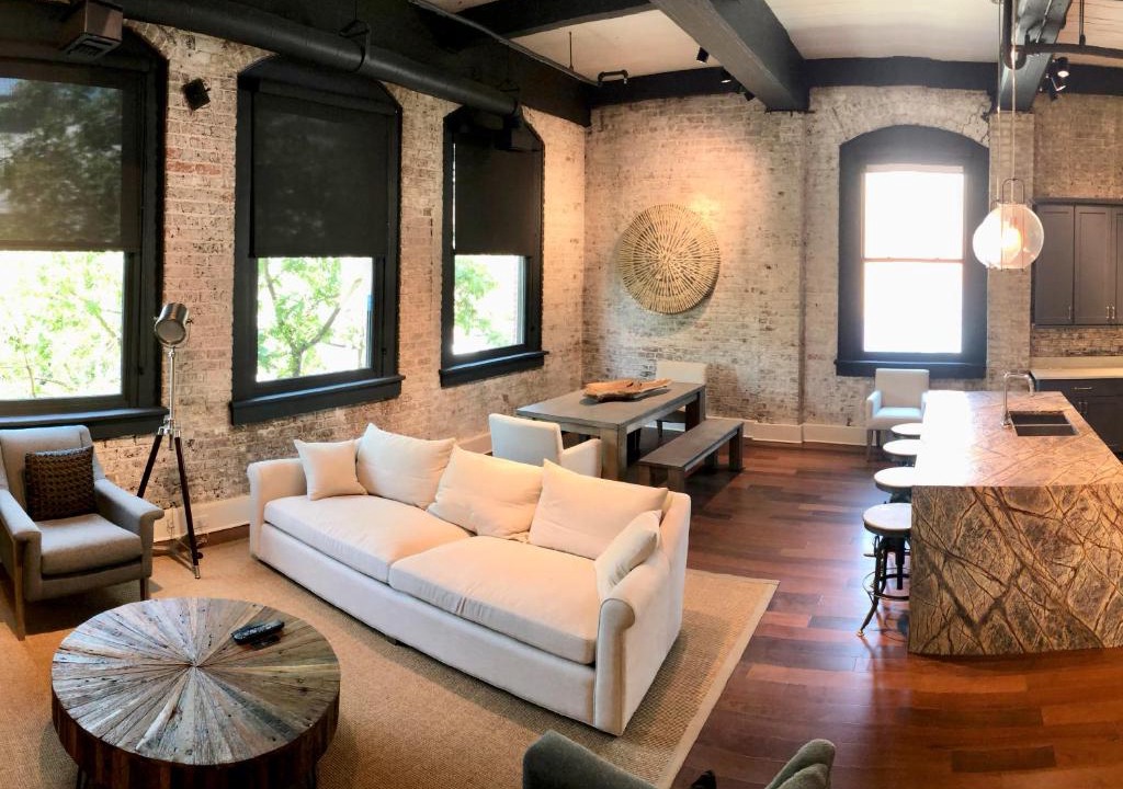 Central Business District Apartment | Luxury 3BD/3.5Bath Full Floor - Prvt Elevator/Grocery/Superdome/Streetcar/Dining