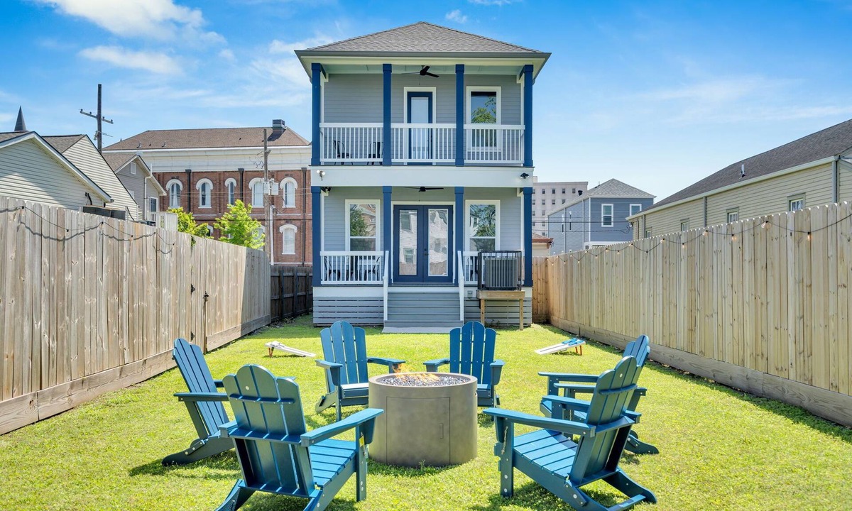 Tulane - Gravier House | Luxury 3BR Mid-City home with 3 king beds, fire pit, EV charger & parking. Steps to parade route.