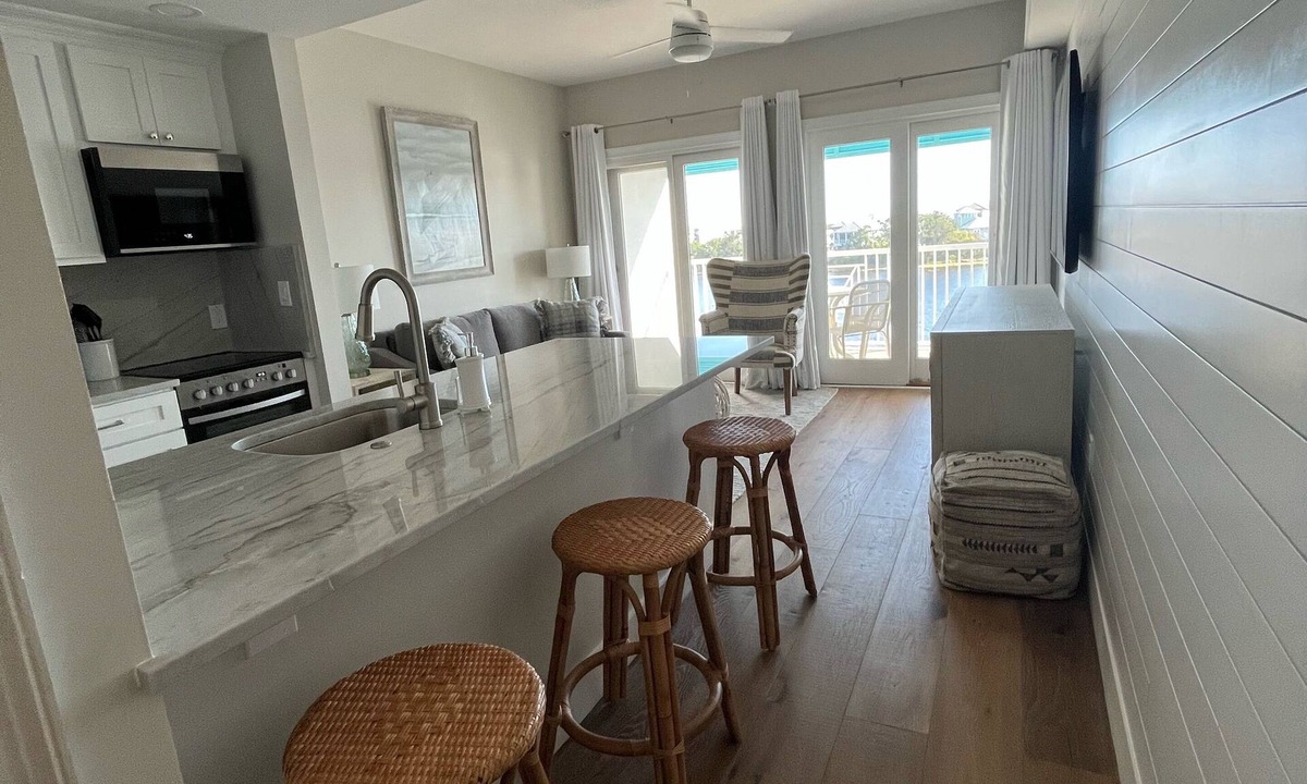 Sunnyside Condo | Luxury Condo With Beautiful Views