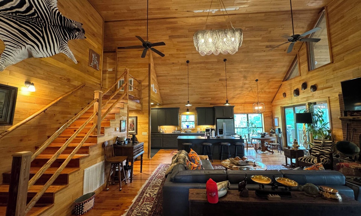 Oxford Cabin | Luxury Estate Home with Private Lake in Oxford