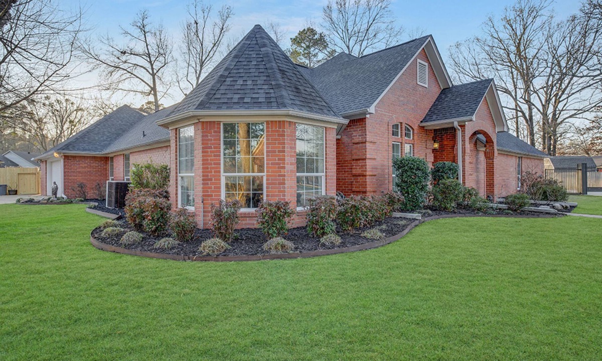 Texarkana House | Luxury Family Home w/Pool & Basketball Court