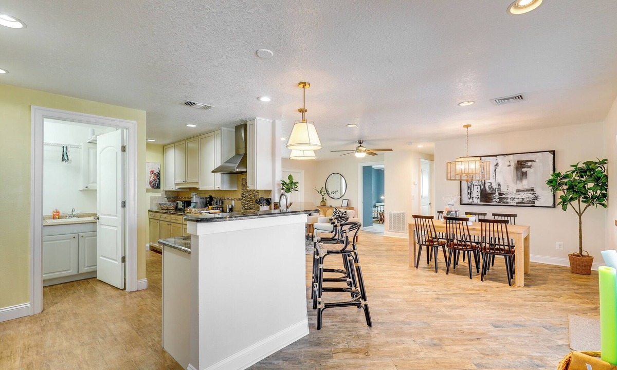 Apollo Beach Cottage | Luxury Gem w/Private Pool & Dock in Apollo Beach