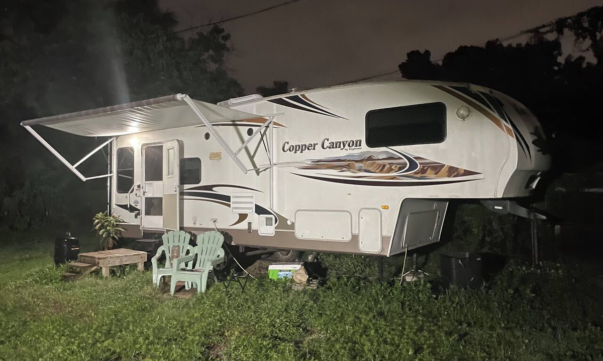 New Port Richey House | Luxury Glamping Downtown New Port Richey!