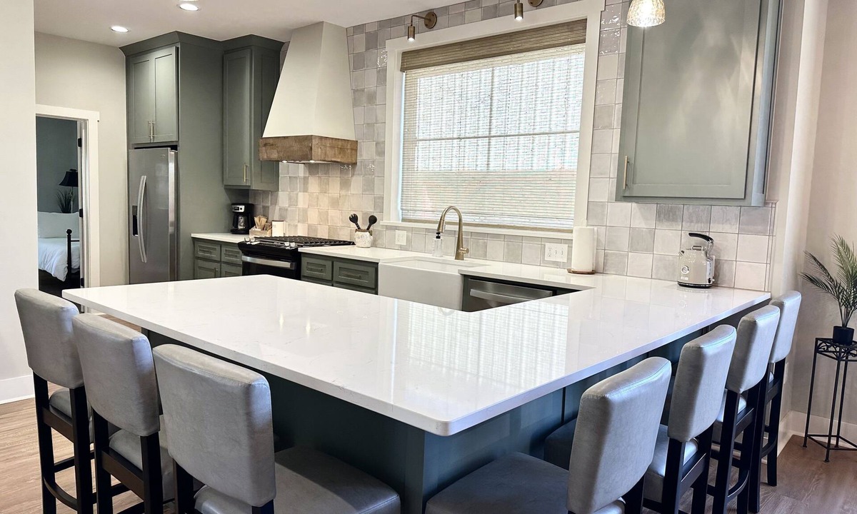 Nashville House | Luxury Home Near Crater of Diamonds 3 King Beds 2 Full Baths Sleeps 7