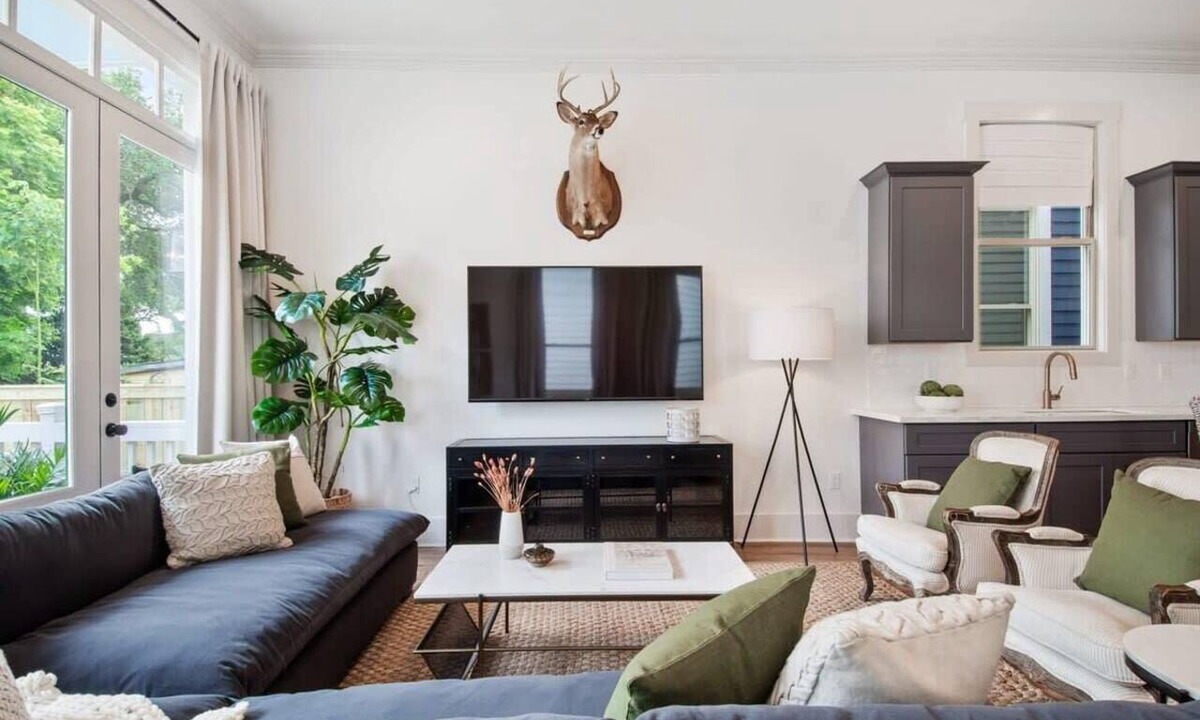 Bywater Condo | Luxury Home near Frenchmen | Heated Private Pool