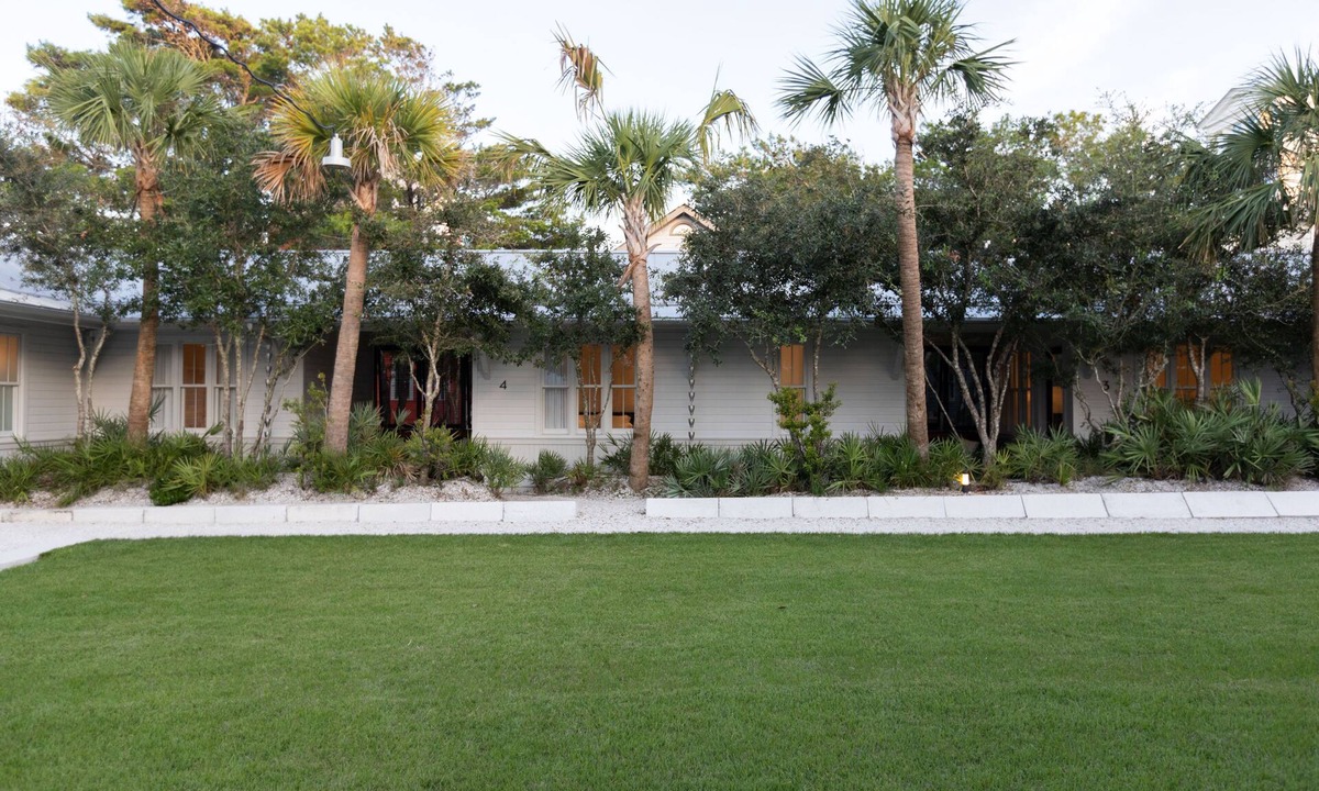 Seaside Hotel | Luxury in Seaside! Just Steps to Beach, Downtown, & Very Private + 2 Bikes