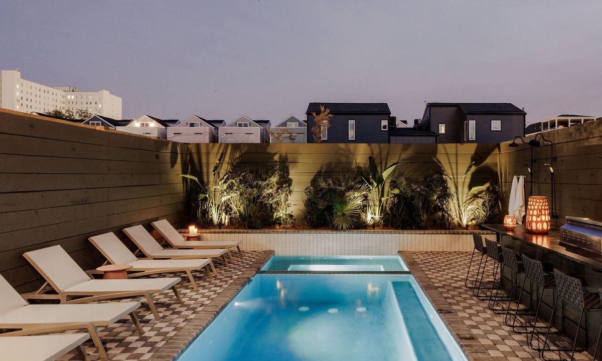 Faubourg Lafayette Condo | Luxury New Home | Heated Pool and Spa