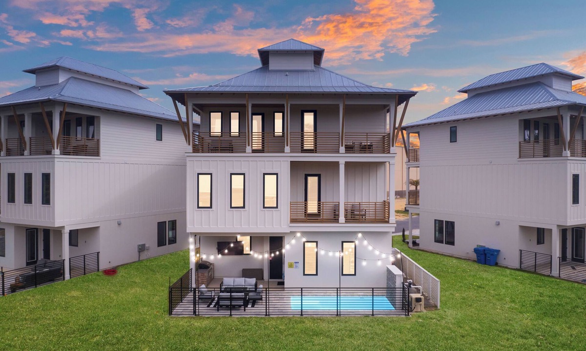 Panama City Beach House | Luxury PCB! 5BR Beach House w/Pool, Elevator, Outdoor Grill, Arcade – Sleeps 16
