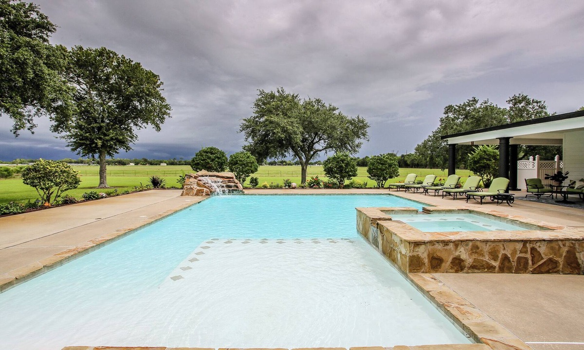 Lake Charles Apartment | Luxury Pool House for Rent In South Lake Charles, Louisiana