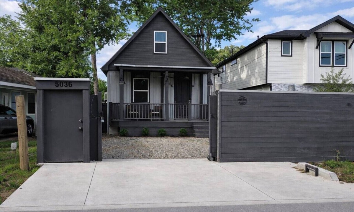 Garden Oaks House | Luxury Stay Near Heights, Galleria & Downtown