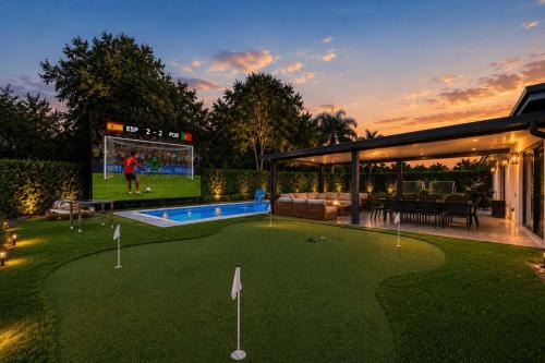Biscayne Park House | Luxury Villa Alana Private Pool Movie Theatre