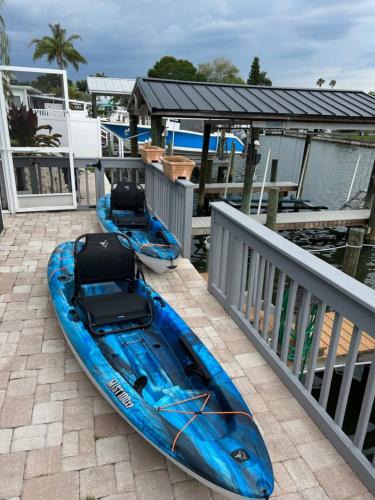 Bay Crest Park House | Luxury Waterfront Heated Pool & Dock Dander-Free