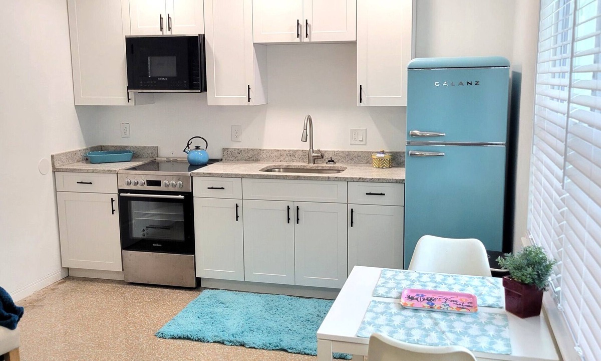 South Pinellas Community Council Villa | Madeira Beach Villa #4 1 Br /1 Ba 4 min to Madeira Beach