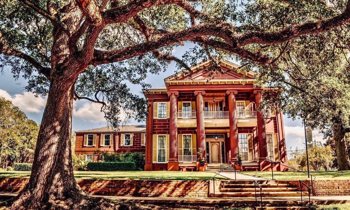 Natchez House | Magnolia Hall: Britton | 1/1, Private Ensuite Bath