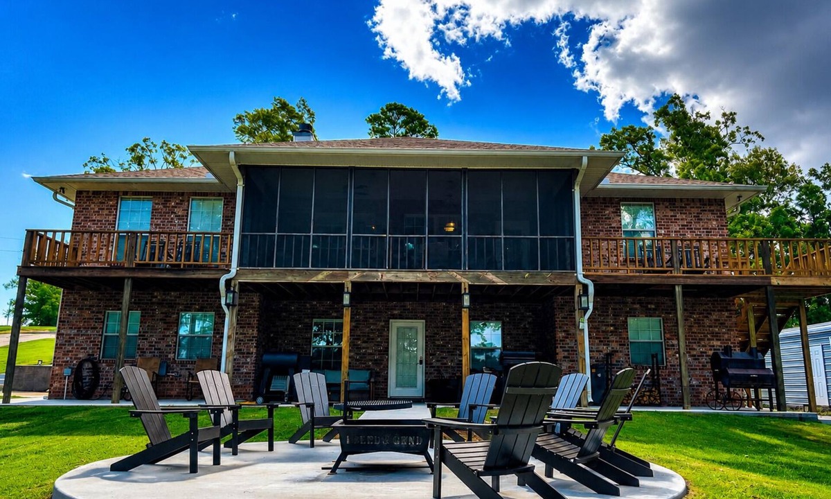 Negreet House | Magnolia Place by Toledo Town and Tackle on Lanan Bay