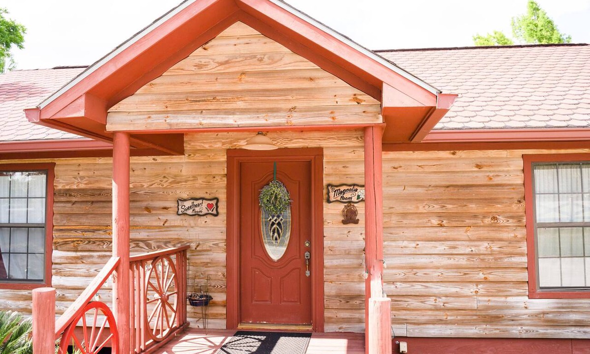 Gardner Cottage | Magnolia Serenity Suite -Queen-Jetted Tub -Balcony