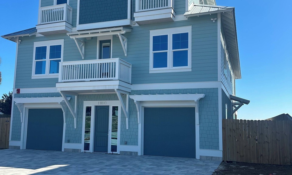 Oleander Dr | Bahama Beach