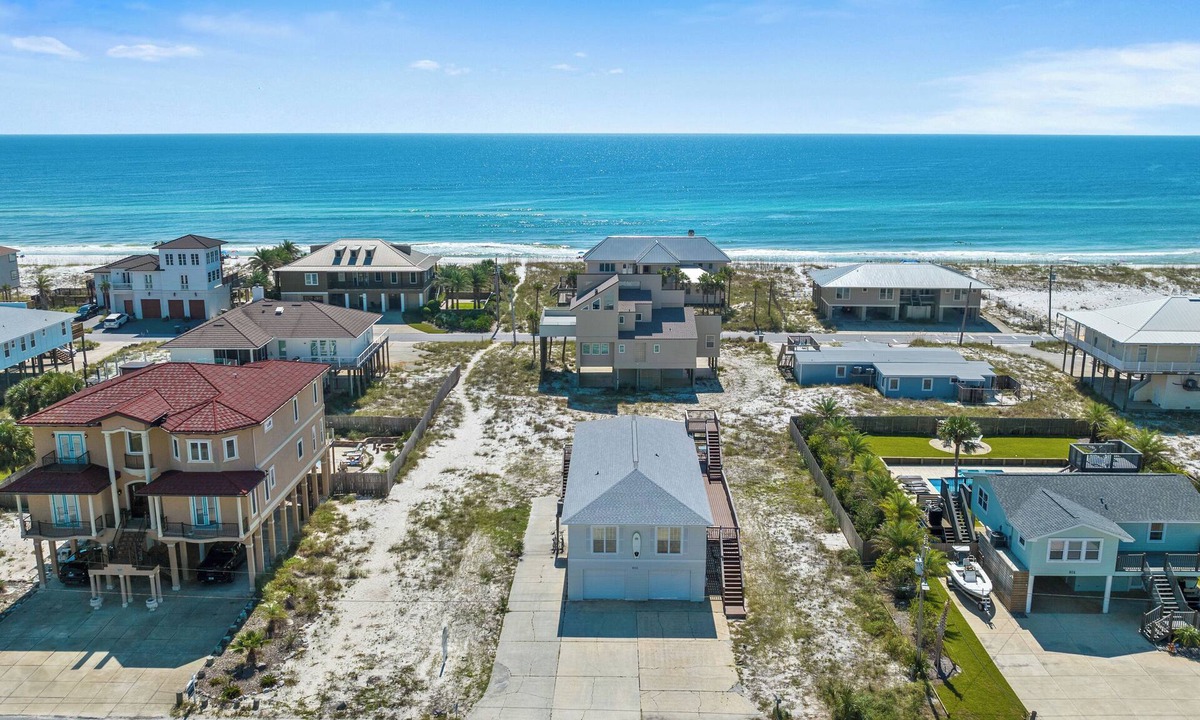 Toilla Segunda House | Maldonado Beach House | 200 Steps to Pensacola Beach | Dog-Friendly
