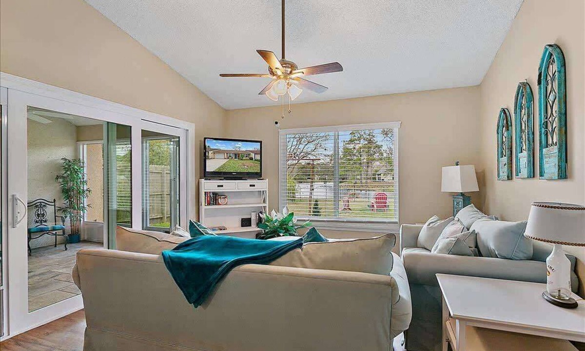 Southside House | Malibu Cottage on Lake Mandarin - WIFI, FIRE PIT
